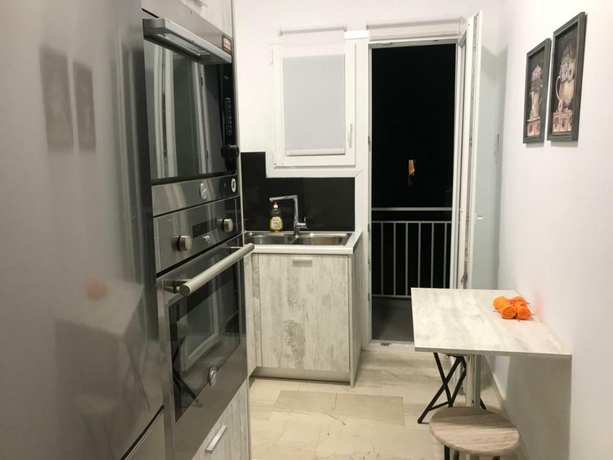 Renovated Minimal Apartment Next To Metro Αθήνα Εξωτερικό φωτογραφία